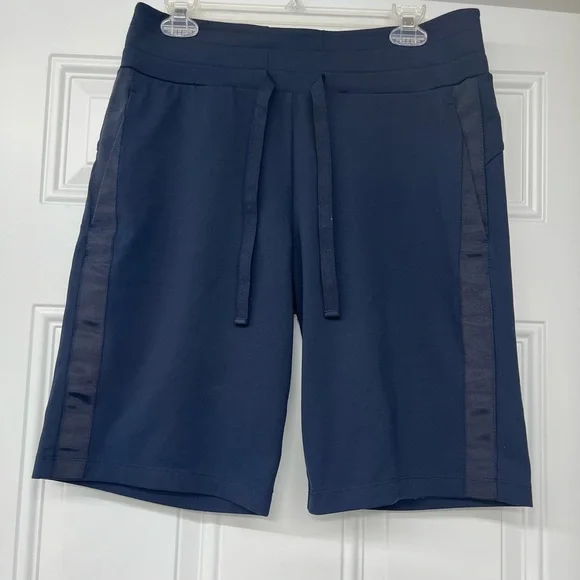 Athleta Metro Downtown Shorts - Picture 3 of 11